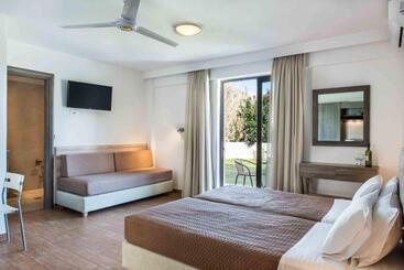 Gerona Mare Apartments