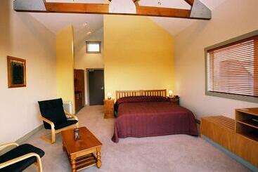 فندق Taranaki Country Lodge