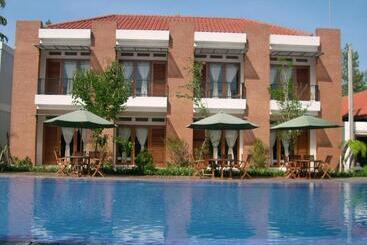 בית מלון כפרי Villa Bukit Pinus