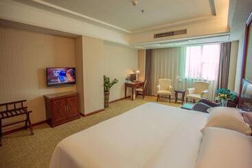 Vienna Hotel Shenzhen Baoan Qianjin Road