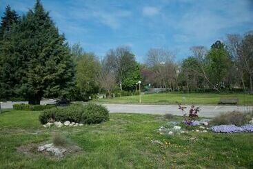 Hotel Ihs  Frederik Joliot Curie