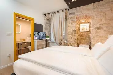 هتل Luxury Rooms Bajamonti
