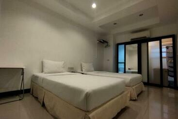 호텔 The Auto Place