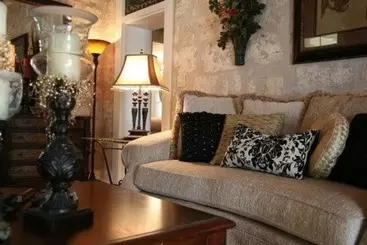 هتل Charming B&b