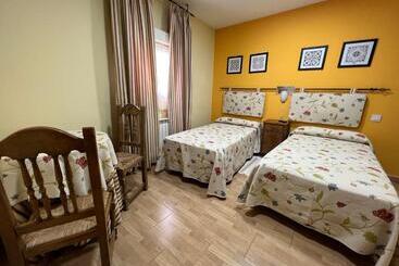 בית מלון כפרי Hostal La Colmena