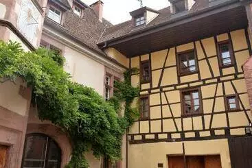 Hotelli La Cour Des Nobles