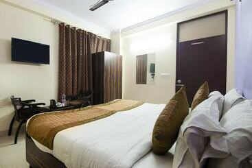 Airport Hotel Paradise Inn