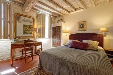 هتل Les Jardins De Baracane