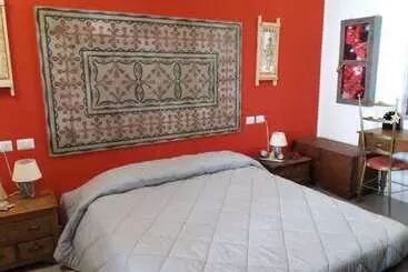 هتل Ad Hoc Rooms