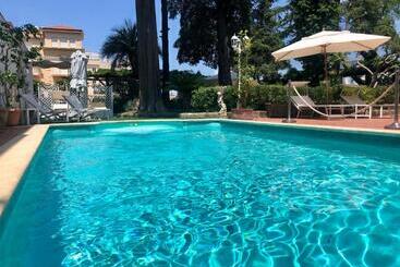 酒店 Relais La Rupe