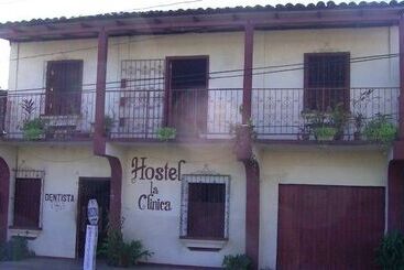 هتل Guesthouse La Clinica Hostel