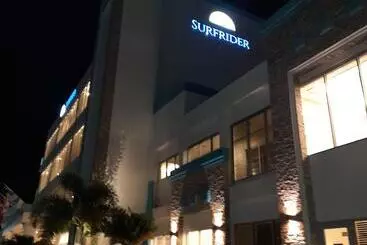 هتل Surfrider Resort