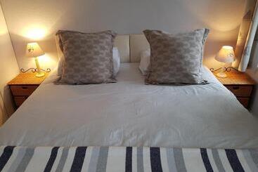 هتل Cherry End Bed And Breakfast