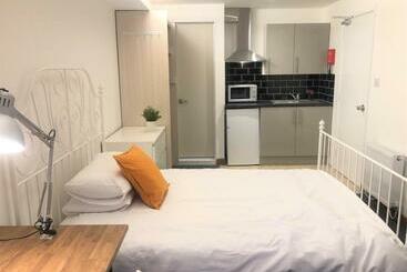 Hotel Field House Guest House