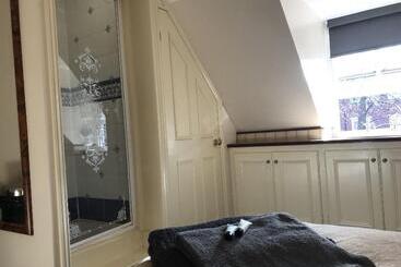 Quayside Hotel & Bar