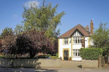 호텔 Sandfield Guest House