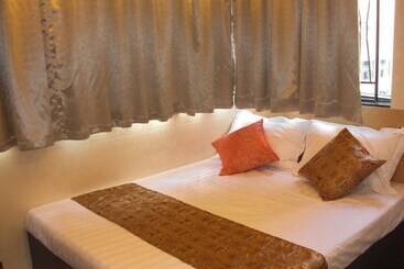 هتل Dynasty Commercial