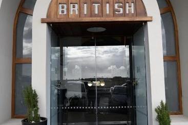 هتل The British Suites