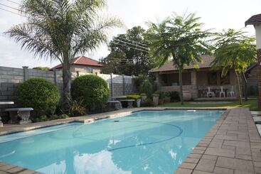 בית מלון כפרי Xaviera Guest House