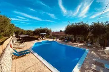 Olive Grove Poolside Apartments