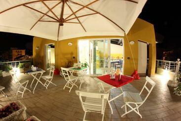 בית מלון כפרי B&b I Fiori Del Mare