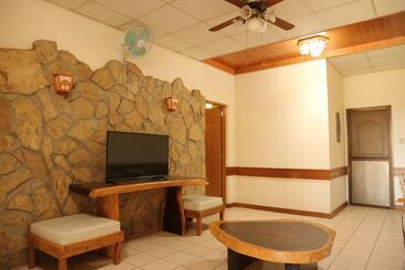 בית מלון כפרי Puerto De San Juan Beach Resort