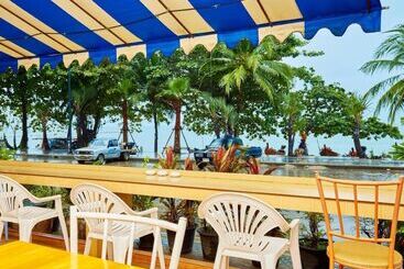 בית מלון כפרי Blue House Beach