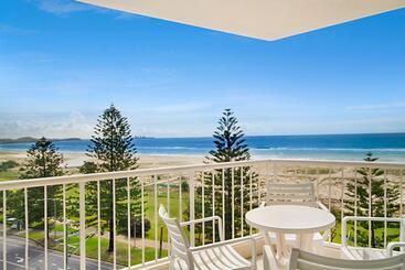 בית מלון כפרי Meridian Tower Kirra Beach