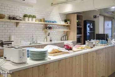 هتل Stray Birds Taichung Hostel