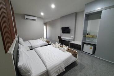 Отель Goldenland Resort