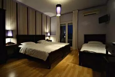 Hotel Guesthouse Vissinokipos   Biker Friendly   Motorrad