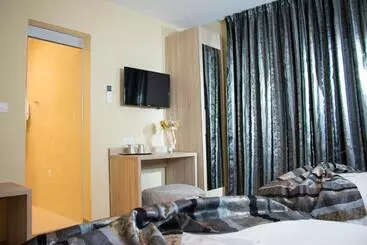 هتل Rooms Villa Downtown