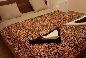 Turistlägenheter Villa Leonidas Near Athens Airport