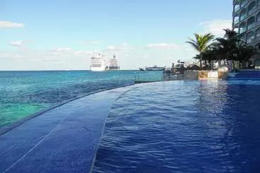 آپارتمان El Cantil Condo Resort