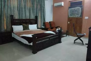 هتل  orash Lodges