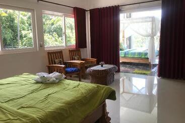 مبيت وإفطار Villa Suari I