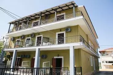 پانسیون Petania Hotel & Apartments