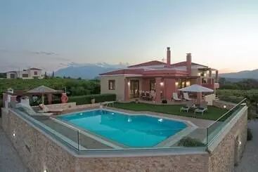 Turistihuoneistot Cretan Vineyard Hill Villa Private Pool, Panoramic View, Beautiful Vineyard