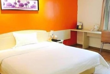 ホテル 7 Days Inn