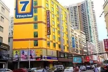 ホテル 7 Days Inn