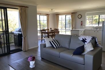 Omaroo Cottage Bruny Island