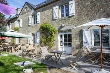 ホテル Logis Auberge De Carolles