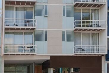 هتل آپارتمان Lombardo Suites