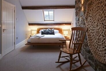 پانسیون Cross Foxes  Bar Grill Rooms