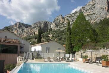 ホテル Hôtel La Bonne Auberge