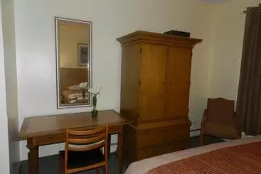 L'auberge De L'aeroport Inn