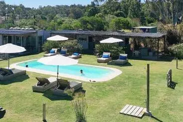 هتل آپارتمان La Bonita Suites Punta Colorada