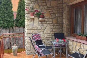 Majatalo Kurca Parti Vendégház