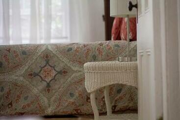 הוסטל Historic White Blossom House