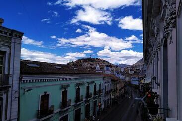 Panzió Hostal Latitud Ecuem